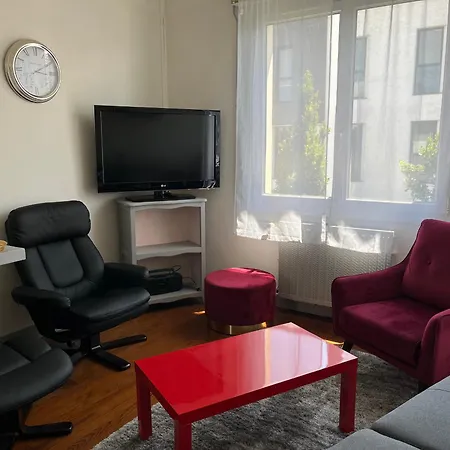 2 Etoiles A Royan, 500m De La Plage, Jardinet Privatif, 4 Couchages, Quartier Calme - Fr-1-539-52 Apartment Royan