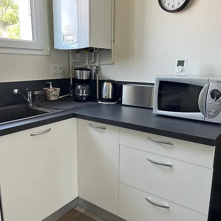 2 Etoiles A Royan, 500m De La Plage, Jardinet Privatif, 4 Couchages, Quartier Calme - Fr-1-539-52