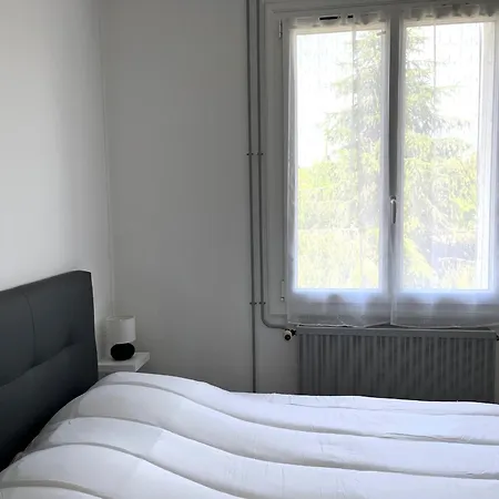 2 Etoiles A Royan, 500m De La Plage, Jardinet Privatif, 4 Couchages, Quartier Calme - Fr-1-539-52 Apartment Royan