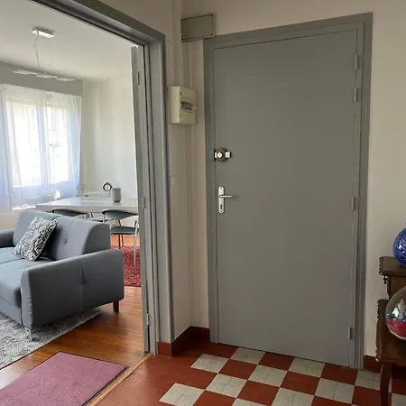 2 Etoiles A Royan, 500m De La Plage, Jardinet Privatif, 4 Couchages, Quartier Calme - Fr-1-539-52 Apartment *