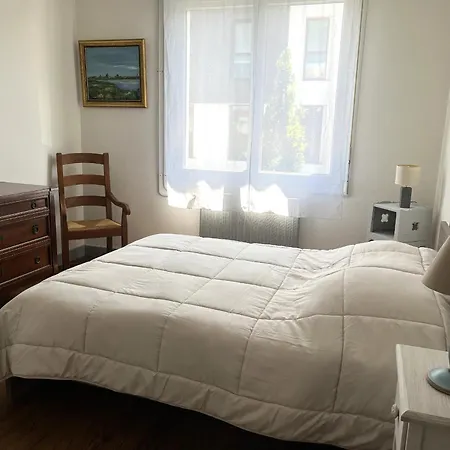 2 Etoiles A Royan, 500m De La Plage, Jardinet Privatif, 4 Couchages, Quartier Calme - Fr-1-539-52 *